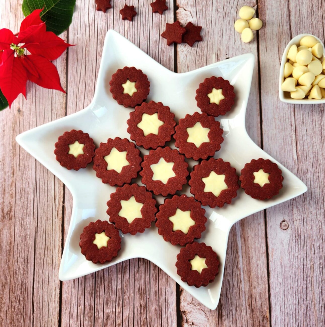 Red velvet piškoti z belo čokolado